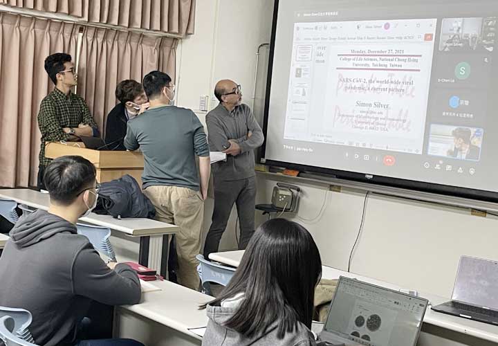 Advanced Microbial Genetics - Chieh-Chen Huang PhD